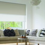 sala-de-estar-con-cortinas-enrollables-dia-noche