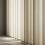 Close up de persianas verticales de tela