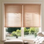 Coloca las mismas persianas de esta imagen y colocalas en una sala de estar.