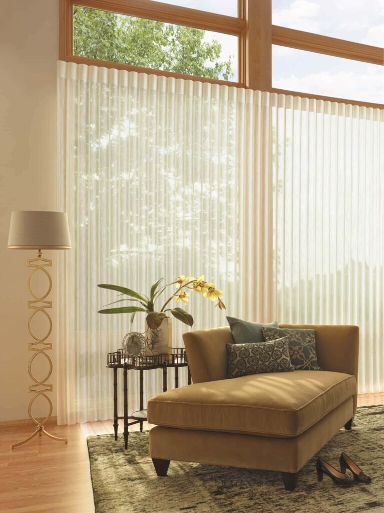 Estancia con persianas lohas