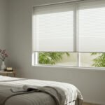 Recamara con persianas plisada grises