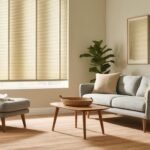 Sala de estar con persianas horizontales